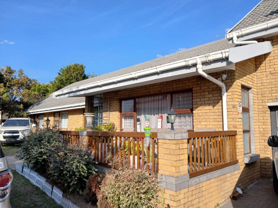 4 Bedroom Property for Sale in Hartenbos Central Western Cape